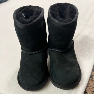 Kids Black Uggs Size 8